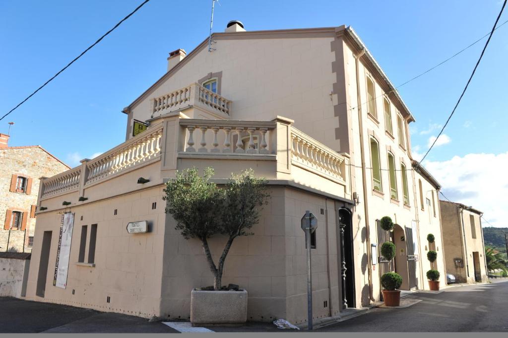 Logis Auberge Restaurant Du Vigneron Cucugnan Exterior foto