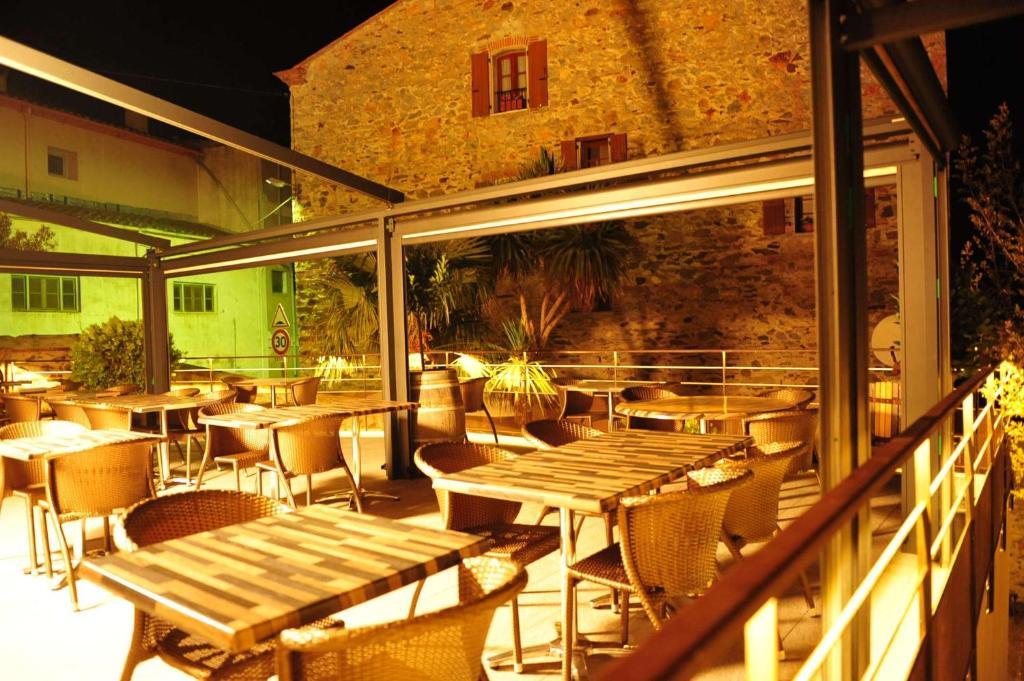 Logis Auberge Restaurant Du Vigneron Cucugnan Exterior foto