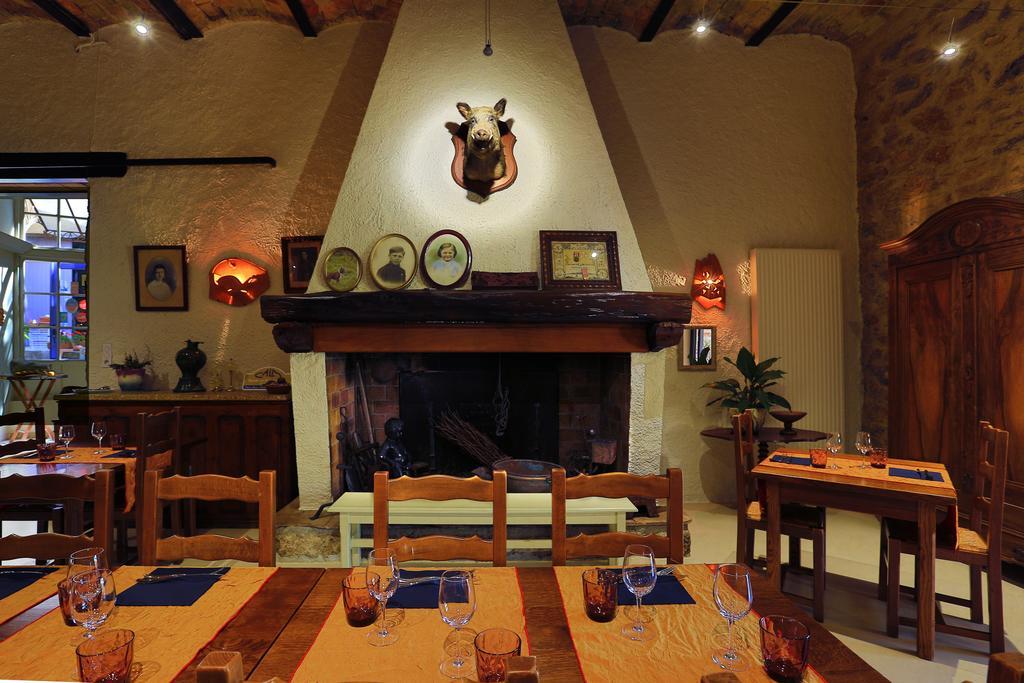 Logis Auberge Restaurant Du Vigneron Cucugnan Exterior foto