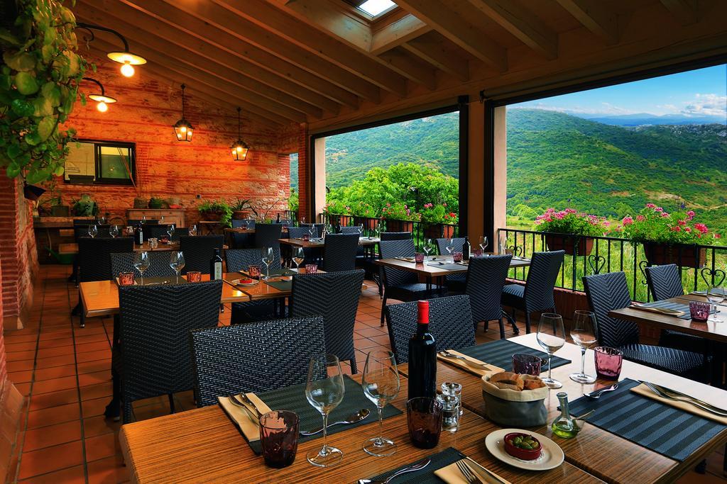 Logis Auberge Restaurant Du Vigneron Cucugnan Exterior foto
