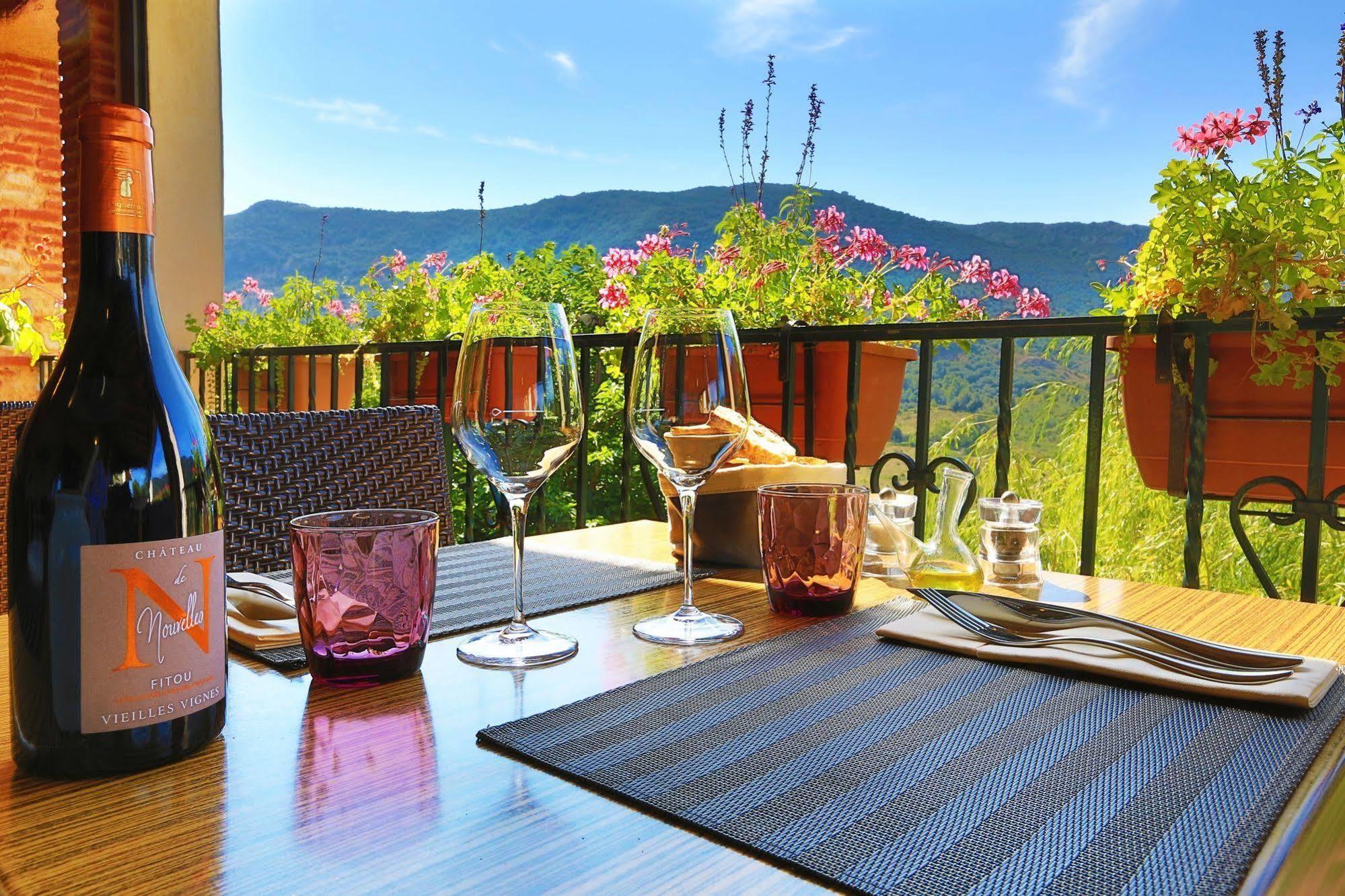 Logis Auberge Restaurant Du Vigneron Cucugnan Exterior foto